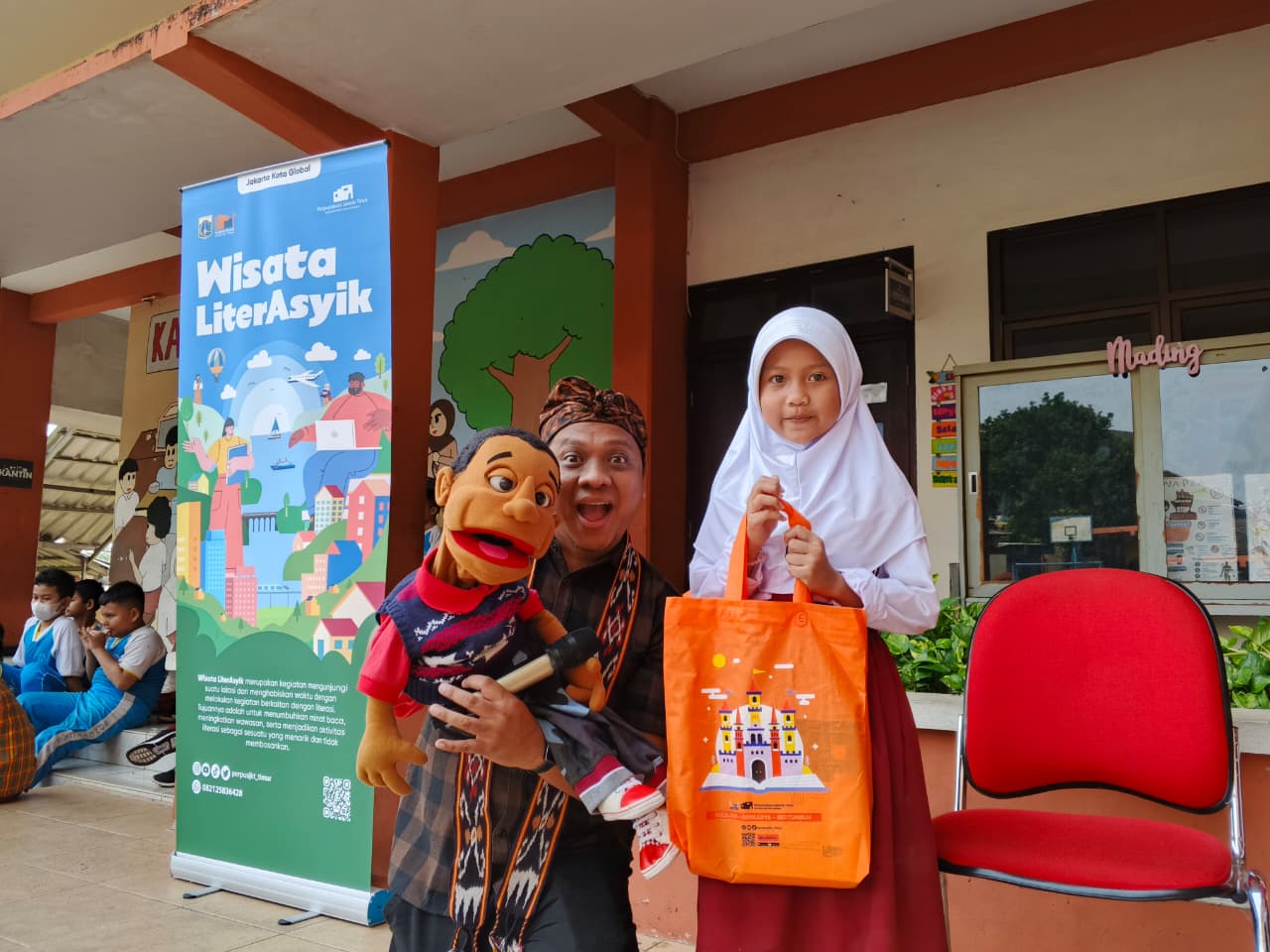 Wisata LiterAsyik Ke SDN Ciracas 09